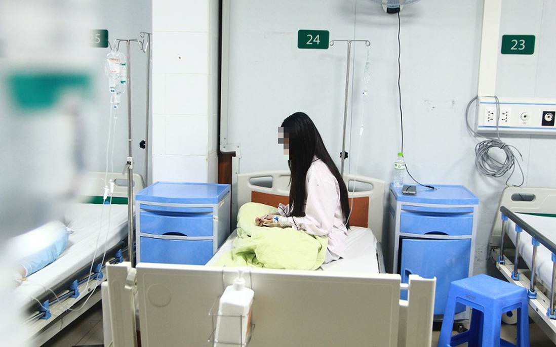 Cô gái 23 tuổi liệt tứ chi vì bóng cười