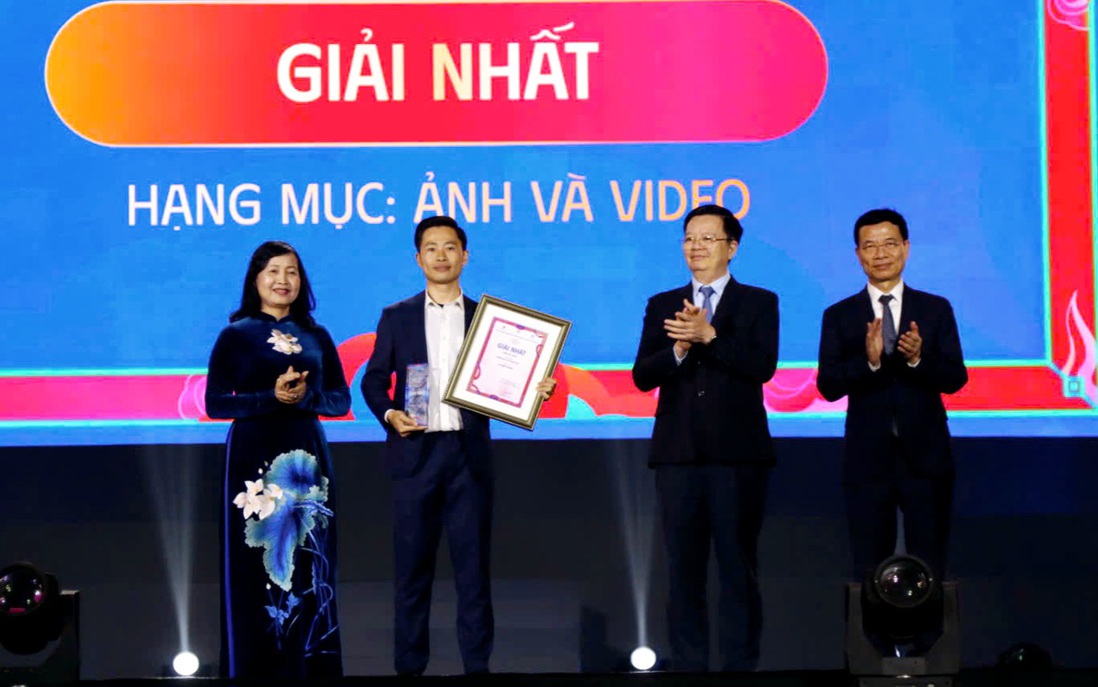 Trao Giải thưởng truyền thông về quyền con người “Việt Nam hạnh phúc”