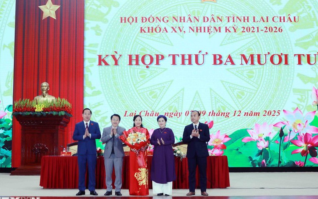 Bà Tẩn Thị Quế được bầu giữ chức Phó Chủ tịch HĐND tỉnh Lai Châu