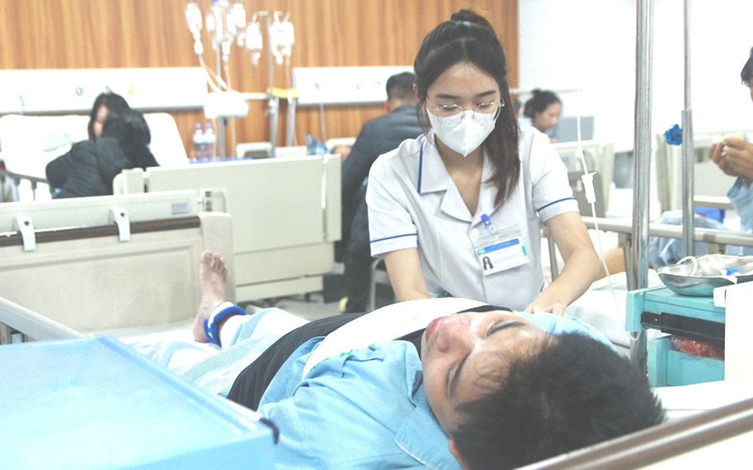 Miễn viện phí toàn dân: Có thể xảy ra tình trạng "không mất tiền thì dùng nhiều hơn"