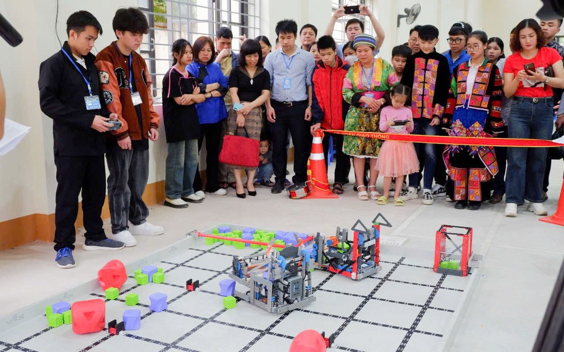 Cô giáo người Mông gieo “hạt giống STEM” nơi địa đầu Tổ quốc