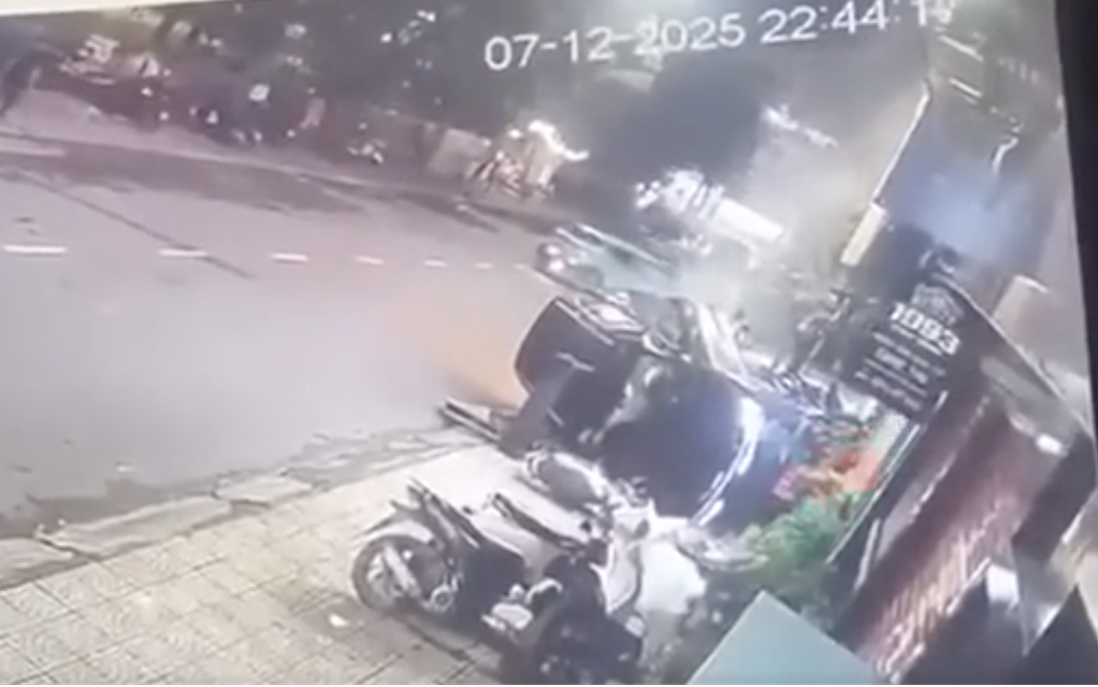 Điều tra vụ ô tô lao lên vỉa hè tông 3 người bị thương ở Quảng Trị