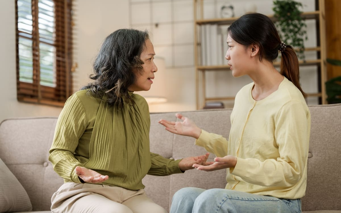 Con dâu rối bời vì mẹ chồng tin vào chữa bệnh bằng cúng bái