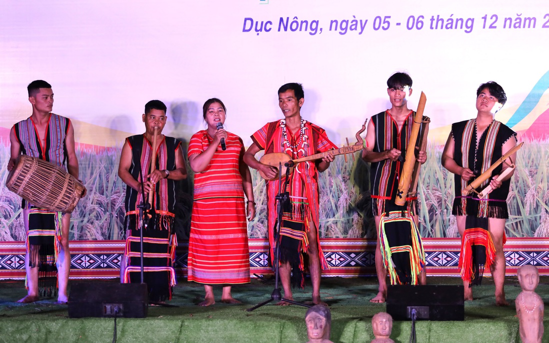 Bảo tồn văn hóa truyền thống của đồng bào Giẻ Triêng  gắn với phát triển du lịch cộng đồng