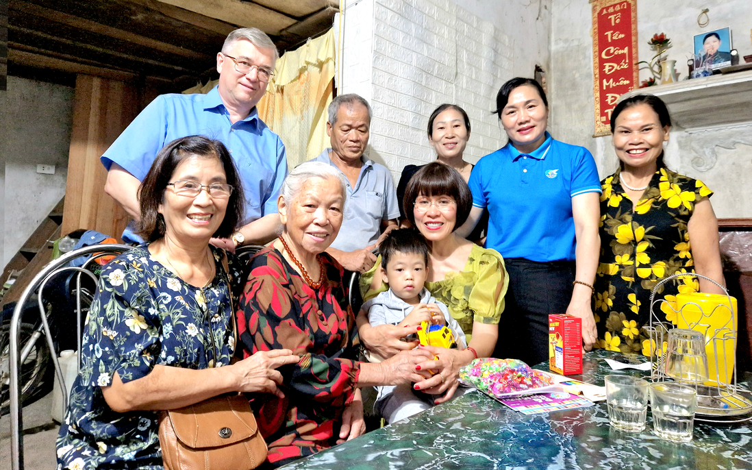 Lan tỏa yêu thương từ "Mẹ đỡ đầu" ở châu Âu 