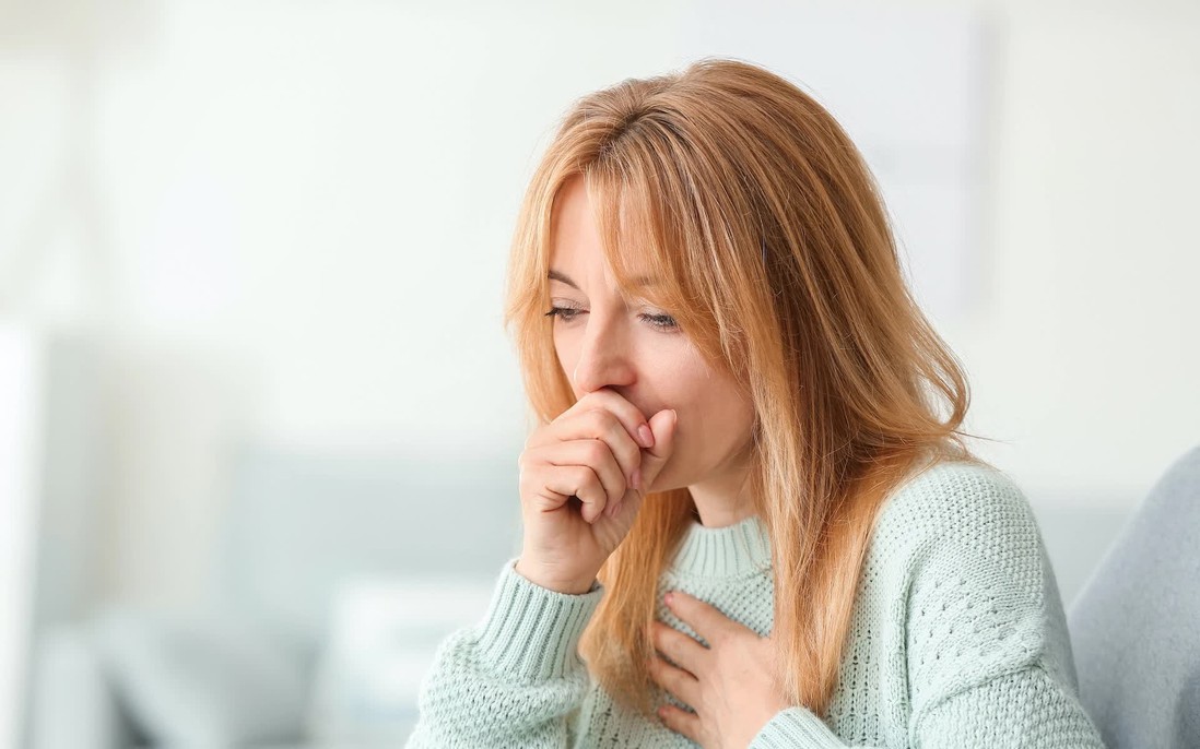 Dấu hiệu nhận biết viêm phổi trắng do cúm: Khi nào nên đi khám bác sĩ?
