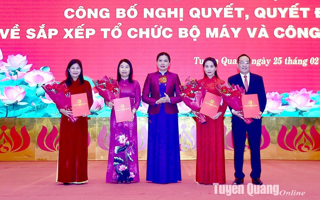 Tuyên Quang: Công bố nghị quyết, quyết định về sắp xếp tổ chức bộ máy và công tác cán bộ