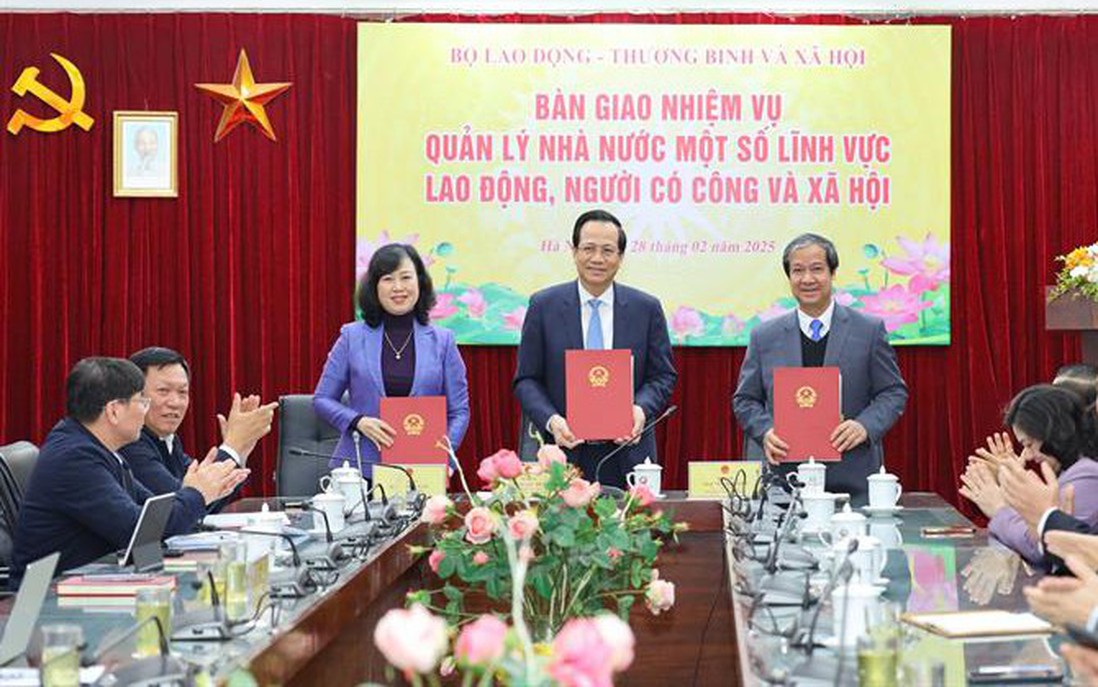 Bộ Giáo dục và Đào tạo tiếp nhận 17 trường đại học, cao đẳng, doanh nghiệp từ Bộ LĐTBXH