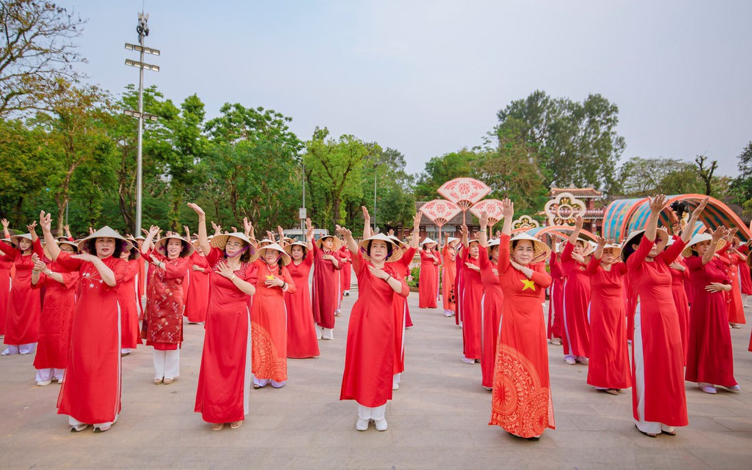 Gần 1.000 cán bộ, hội viên phụ nữ Huế tham gia chương trình "Khúc Xuân ca tự hào"