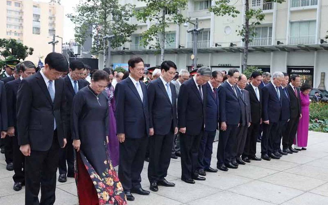 Lãnh đạo Đảng, Nhà nước dâng hương tưởng nhớ Chủ tịch Hồ Chí Minh và Chủ tịch Tôn Đức Thắng