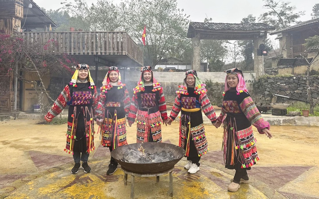 Ngôi làng dưới chân Cột cờ Lũng Cú thoát nghèo nhờ biết làm du lịch cộng đồng