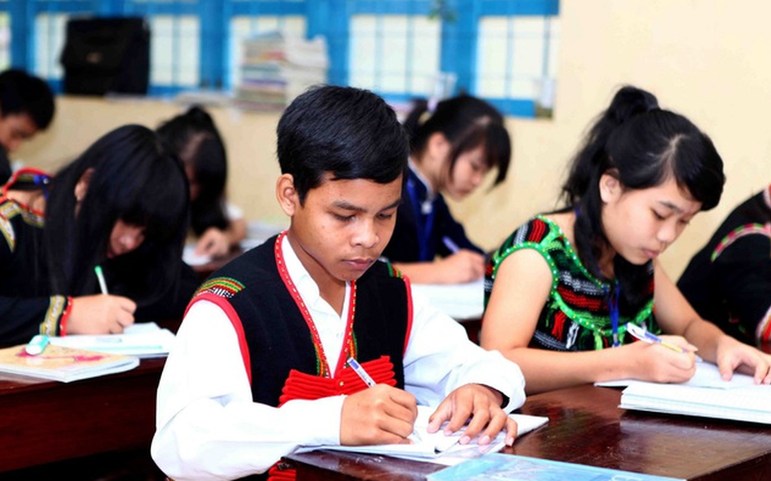 Quy định mới về phát hành sách giáo khoa dạy học tiếng dân tộc thiểu số