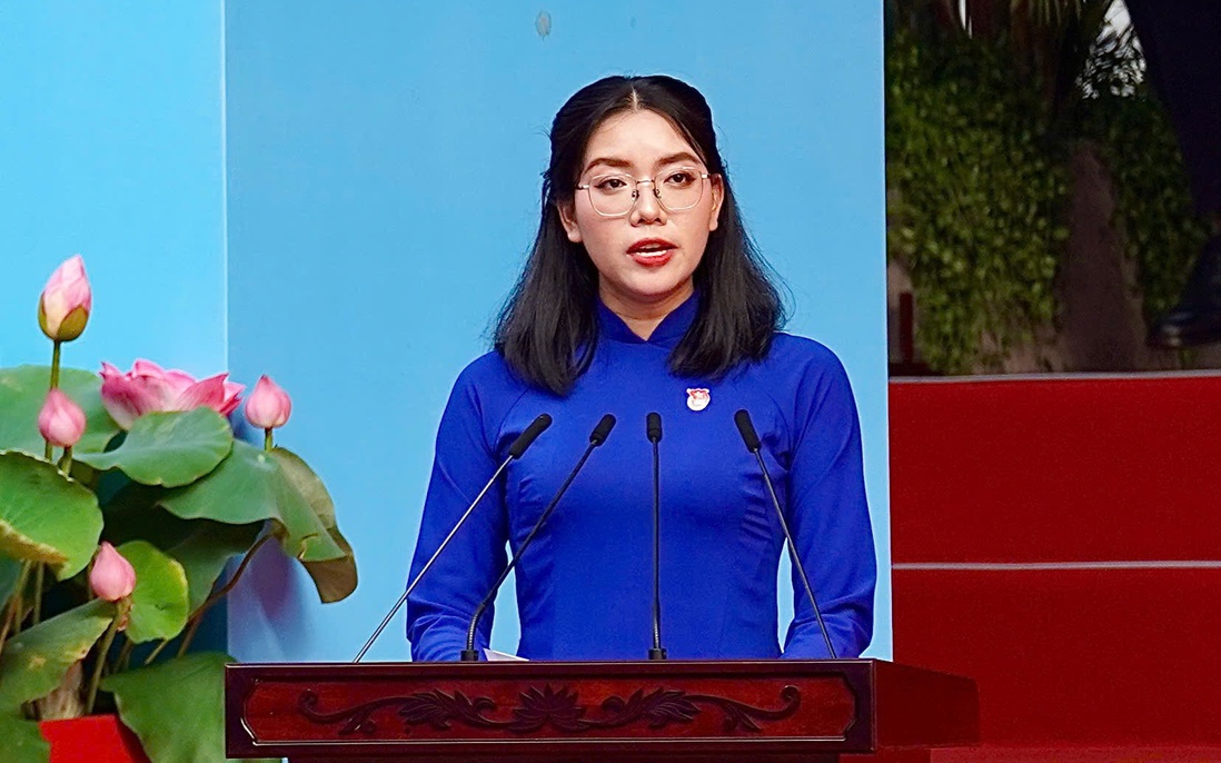 Chân dung nữ đảng viên trẻ phát biểu trong Lễ kỷ niệm 50 năm Ngày giải phóng miền Nam