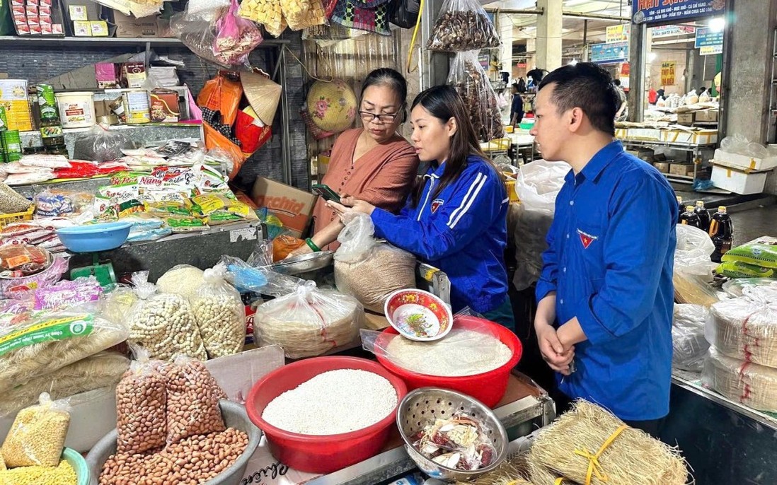 Triển khai mạng lưới "Đại sứ số", phong trào "Gia đình số", mô hình "Chợ số - Nông thôn số"