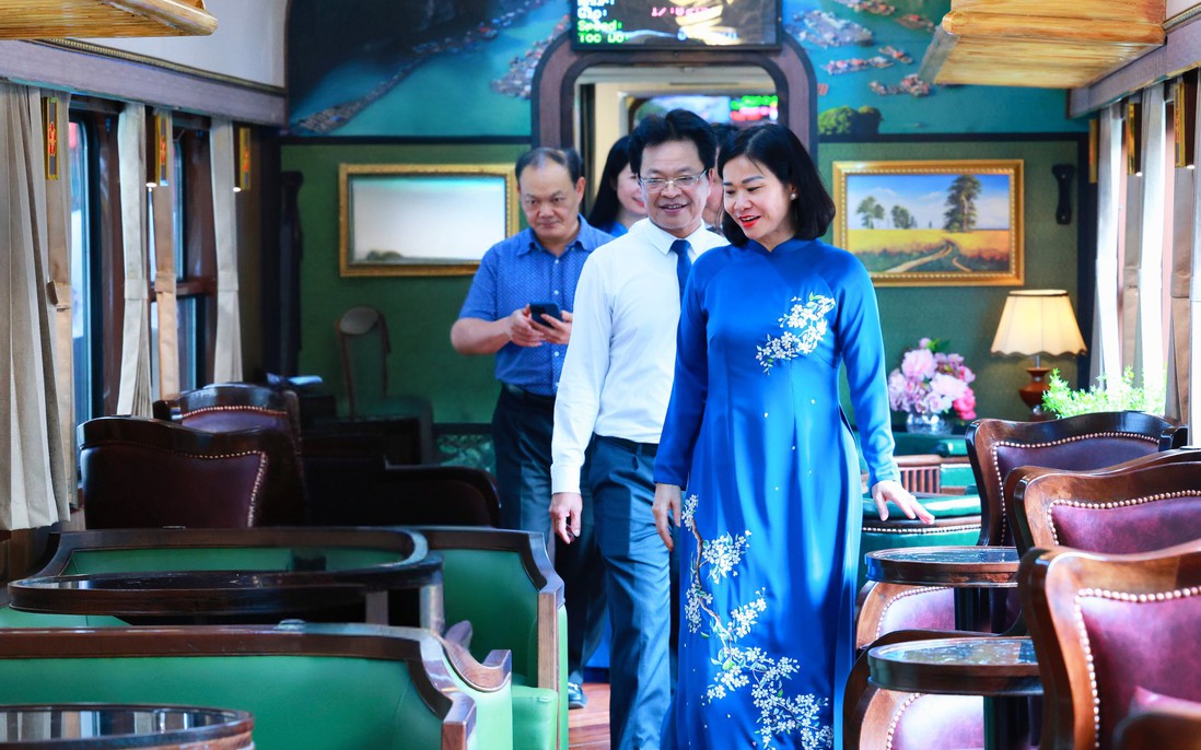 Khai trương đoàn tàu "Hoa Phượng đỏ": Sản phẩm du lịch độc đáo trên tuyến đường sắt Hà Nội - Hải Phòng