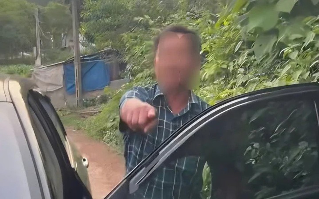 Vụ cô gái tố bị đánh chảy máu mồm: Thông tin về người bị tố gây xôn xao