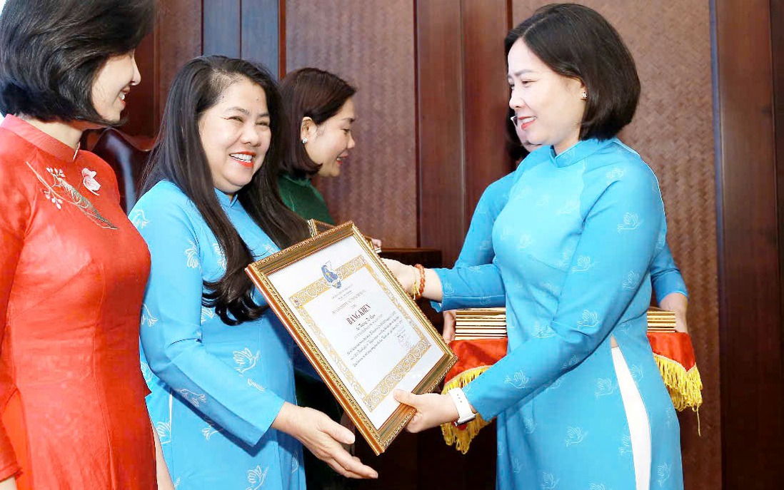 Biểu dương 80 phụ nữ Thủ đô tiêu biểu làm theo lời Bác