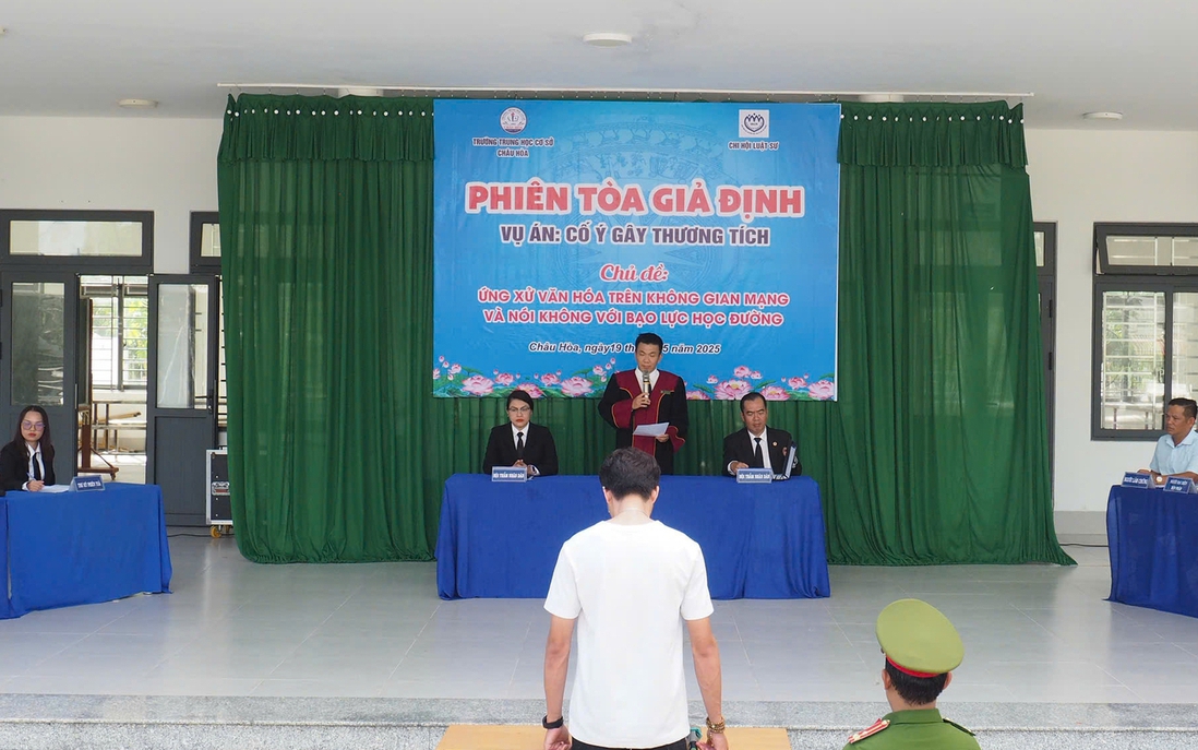 Học sinh hào hứng với Phiên tòa giả định tuyên truyền về Phòng chống bạo lực học đường