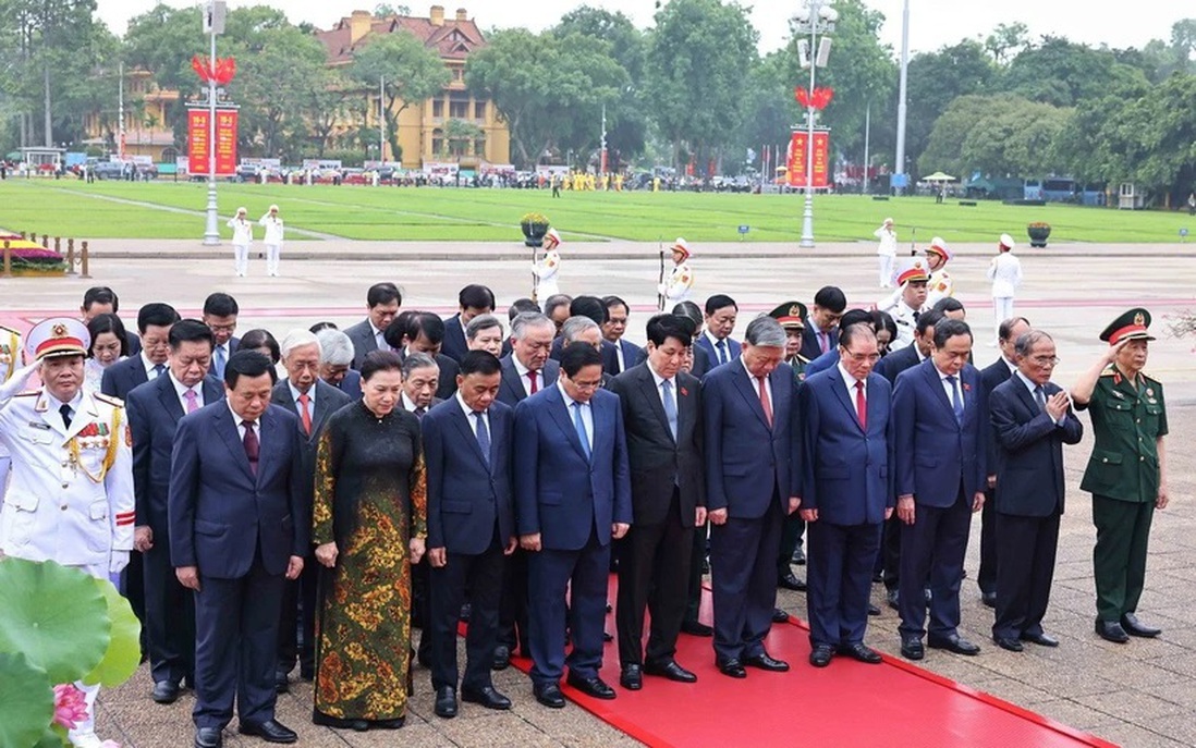 Lãnh đạo Đảng, Nhà nước vào Lăng viếng Chủ tịch Hồ Chí Minh nhân kỷ niệm 135 năm Ngày sinh của Bác