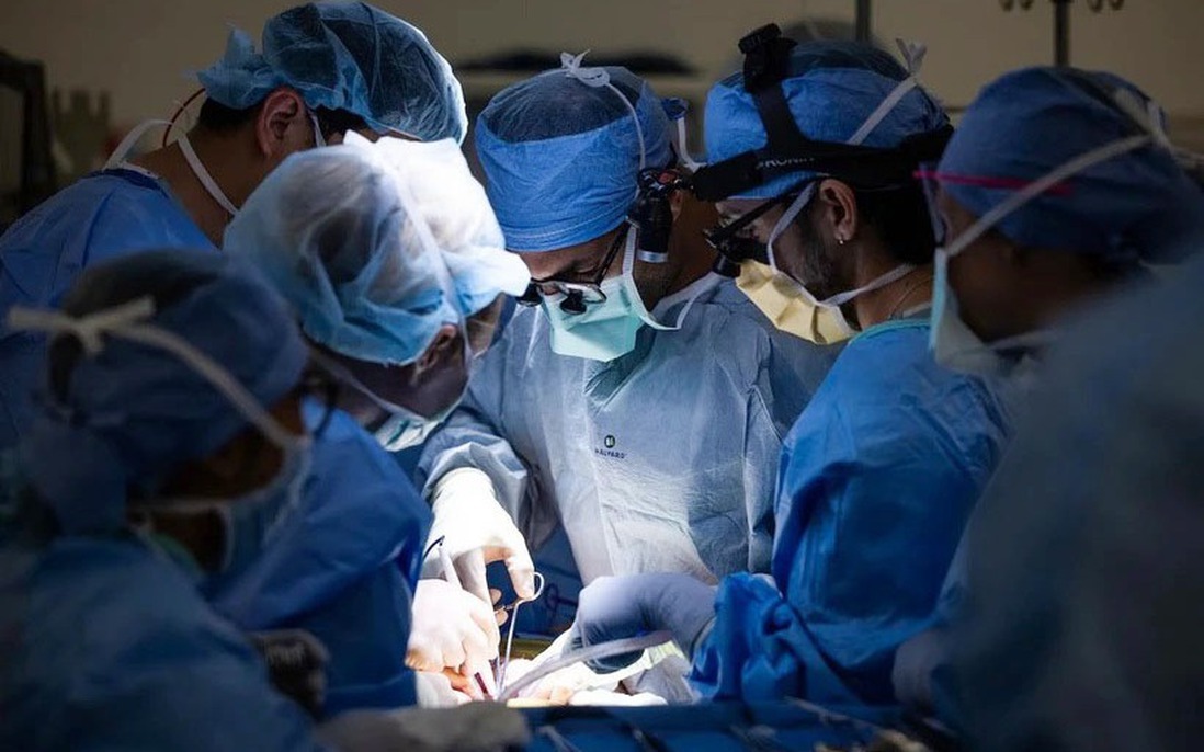 Thực hiện thành công ca ghép bàng quang cho người đầu tiên trên thế giới