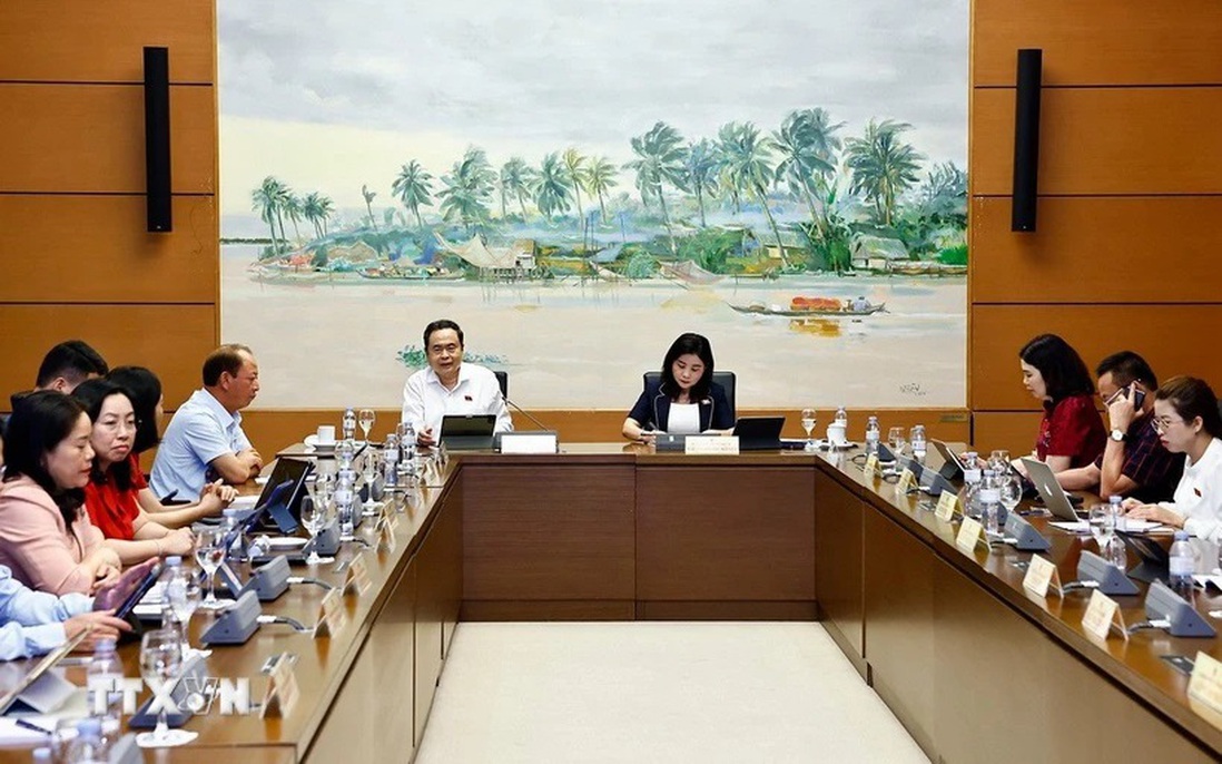 Chủ tịch Quốc hội: Cải cách thể chế mạnh mẽ để tháo gỡ khó khăn cho nền kinh tế