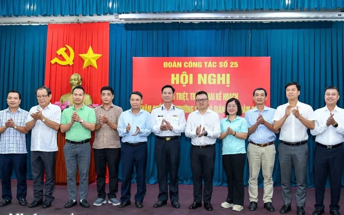 Đoàn công tác báo chí đi thăm Trường Sa và Nhà giàn DK1