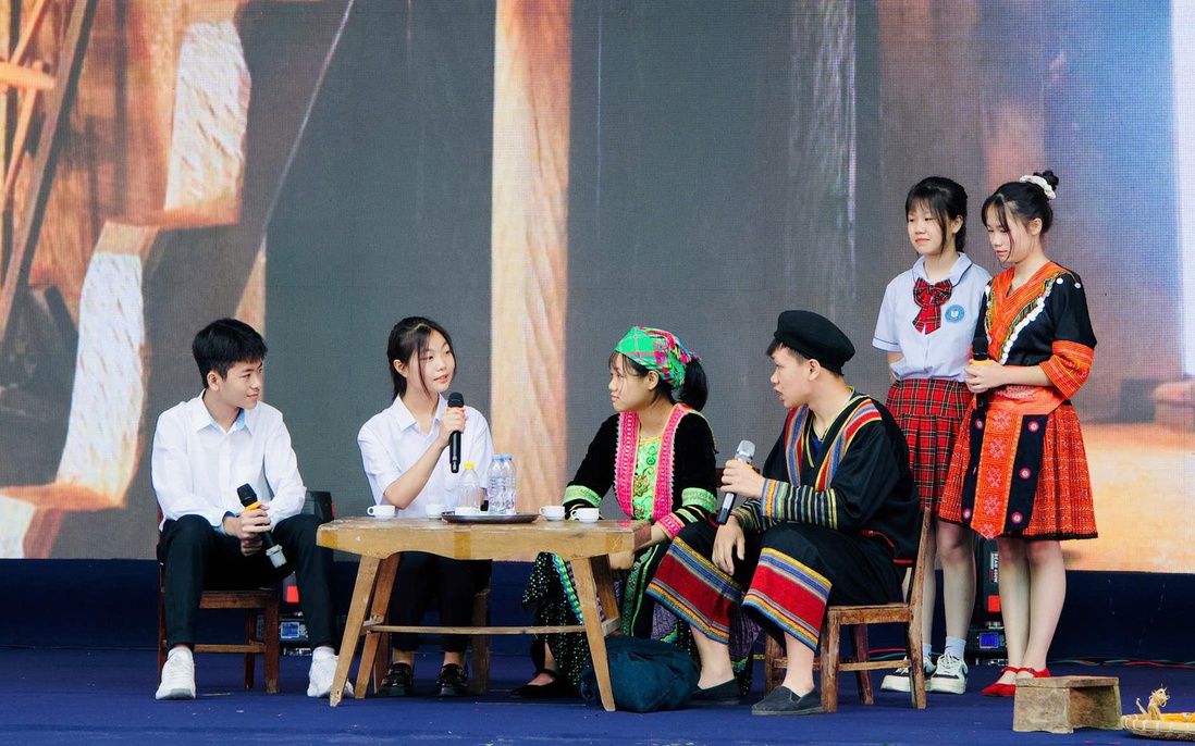 "Vươn xa -Tỏa sáng" truyền cảm hứng vươn lên cho học sinh dân tộc thiểu số ở Cao Bằng