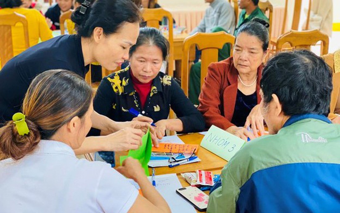 Tổ truyền thông cộng đồng làm việc theo chế độ tập thể