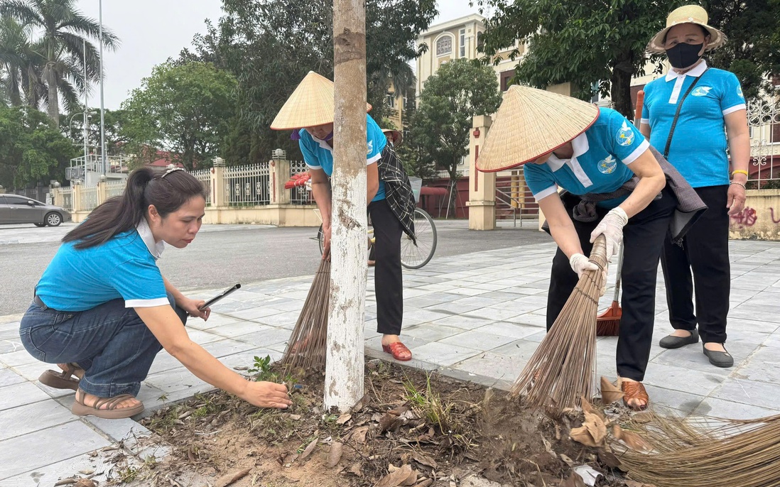 Gần 500 cán bộ, hội viên phụ nữ Hưng Yên tổng vệ sinh môi trường