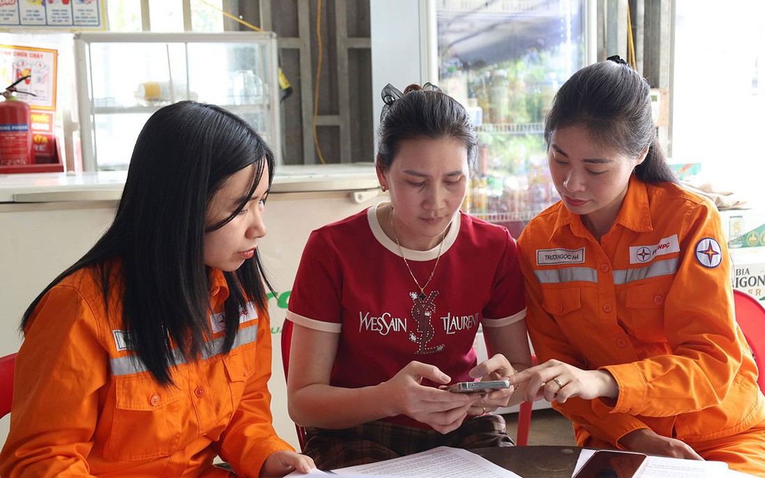Đẩy mạnh thanh toán tiền điện không dùng tiền mặt