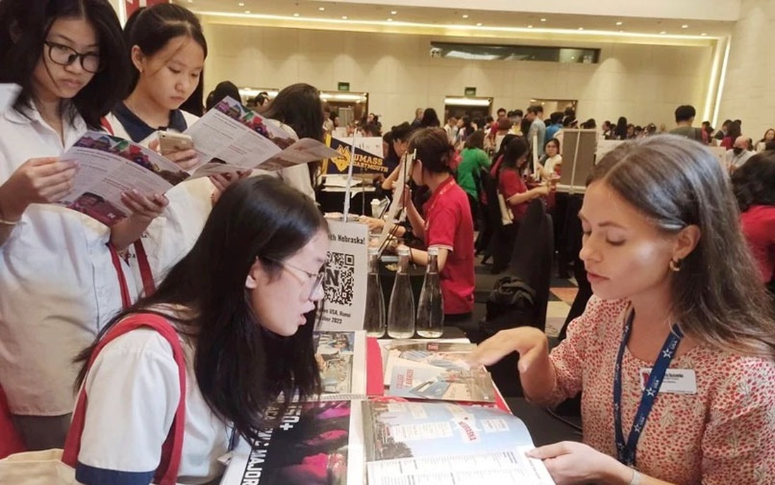 Mỹ dừng phỏng vấn thị thực du học: Học sinh "sốc" vì đối mặt với nguy cơ trượt đại học