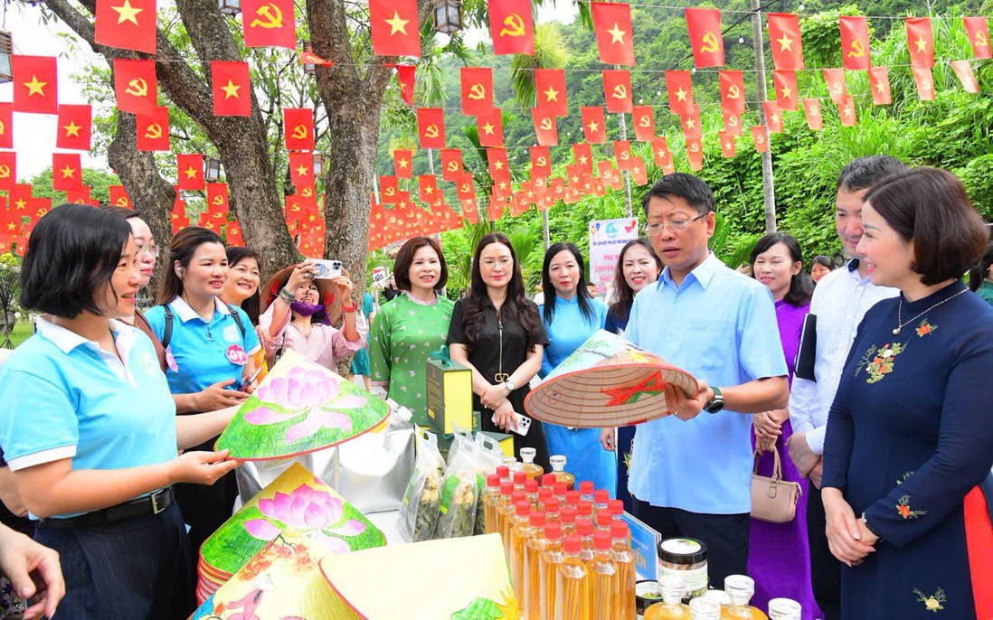 Giới thiệu sản phẩm "Phụ nữ khởi nghiệp - lan tỏa thương hiệu OCOP Ninh Bình"