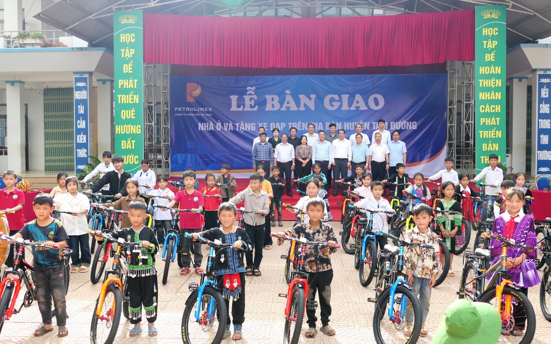 Lai Châu: 50 xe đạp tặng học sinh khó khăn ở xã Tả Lèng