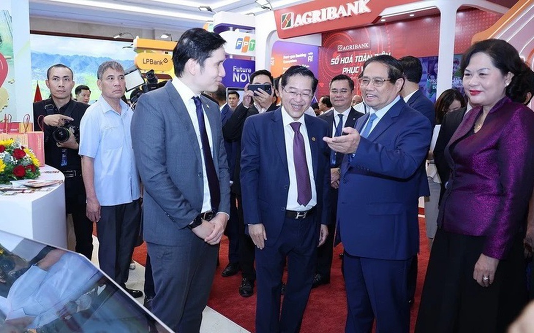 Kết nối giữa ngân hàng với người dân, doanh nghiệp