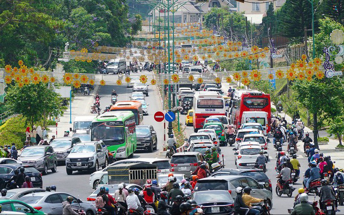 Ngày nghỉ lễ thứ 4, tai nạn giao thông giảm sâu cả 3 tiêu chí