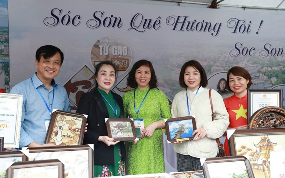 Người phụ nữ “vẽ” tương lai từ những hạt gạo Việt