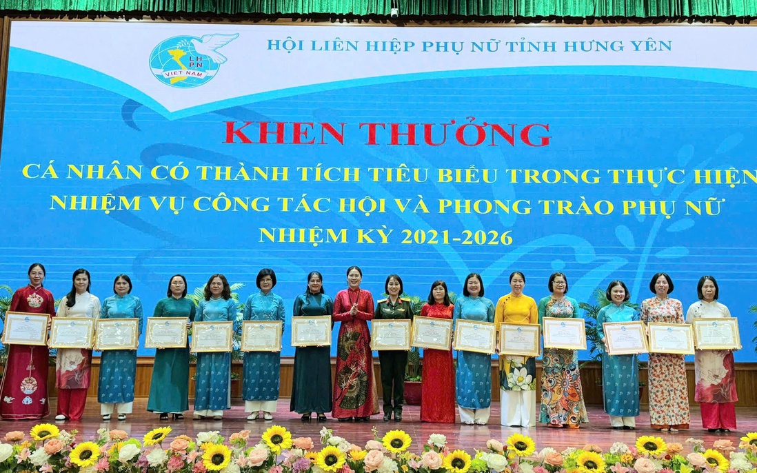 Hội LHPN Hưng Yên biểu dương cán bộ Hội chuyên trách và 31 Chi hội trưởng tiêu biểu
