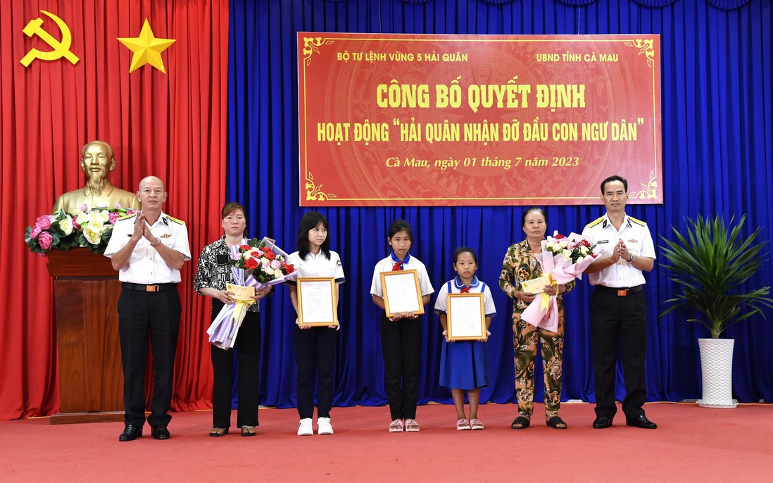 Những người lính biển - điểm tựa cho trẻ mồ côi có hoàn cảnh khó khăn