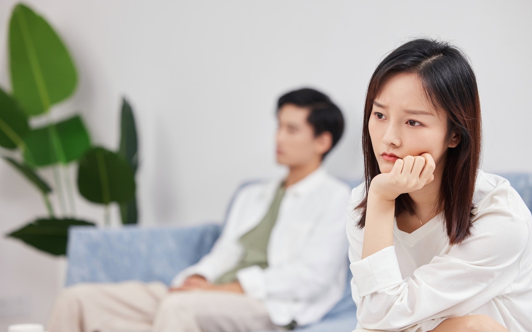 Vợ đau khổ khi chồng luôn sẵn lòng giúp đỡ người yêu cũ
