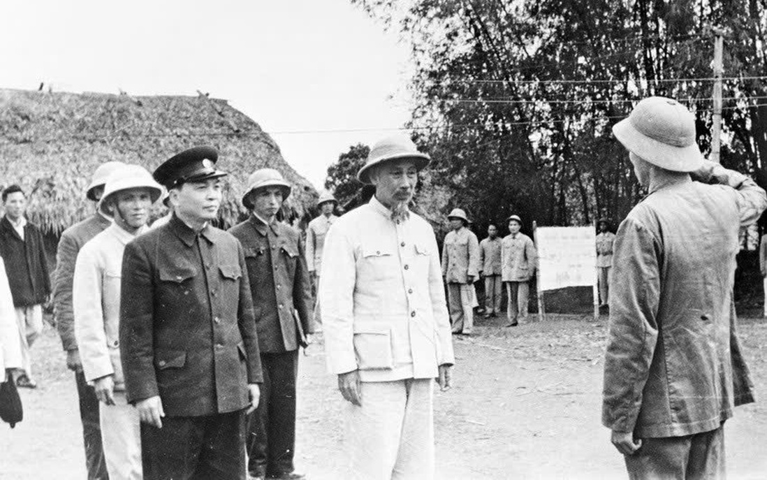 Triển lãm "Hồ Chí Minh đẹp nhất tên Người" trên quê hương Bác