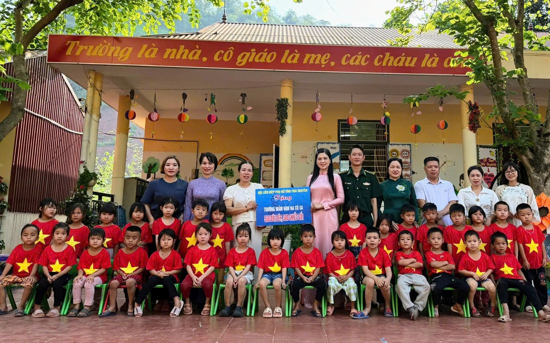 Hội LHPN tỉnh Thái Nguyên "Đồng hành cùng phụ nữ biên cương" ở Điện Biên