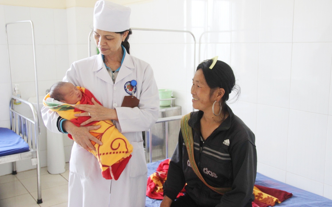 Sơn La: Nỗ lực giảm tỷ lệ sinh con tại nhà của phụ nữ dân tộc Mông