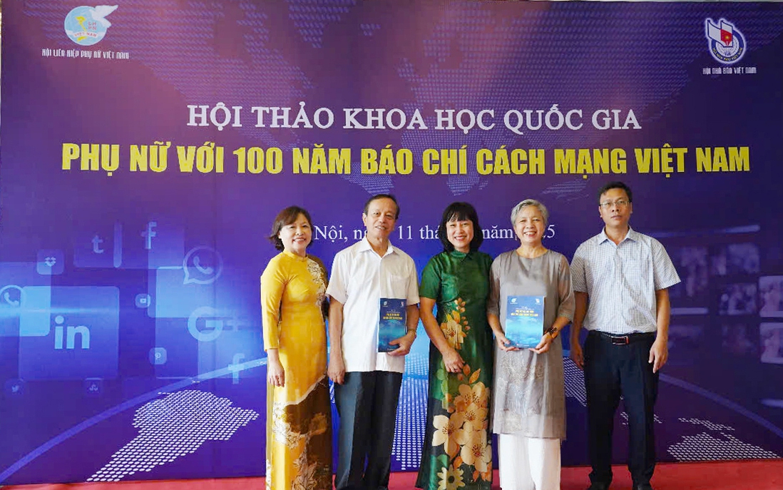 Hơn 200 đại biểu tham dự Hội thảo khoa học quốc gia "Phụ nữ với 100 năm Báo chí Cách mạng Việt Nam"