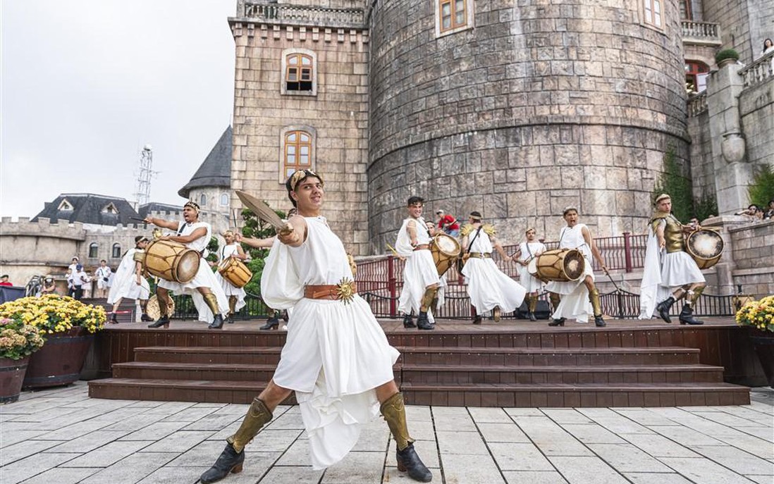 Show diễn mới trên đỉnh Bà Nà gây ấn tượng bởi hình ảnh “tuyệt đối điện ảnh”