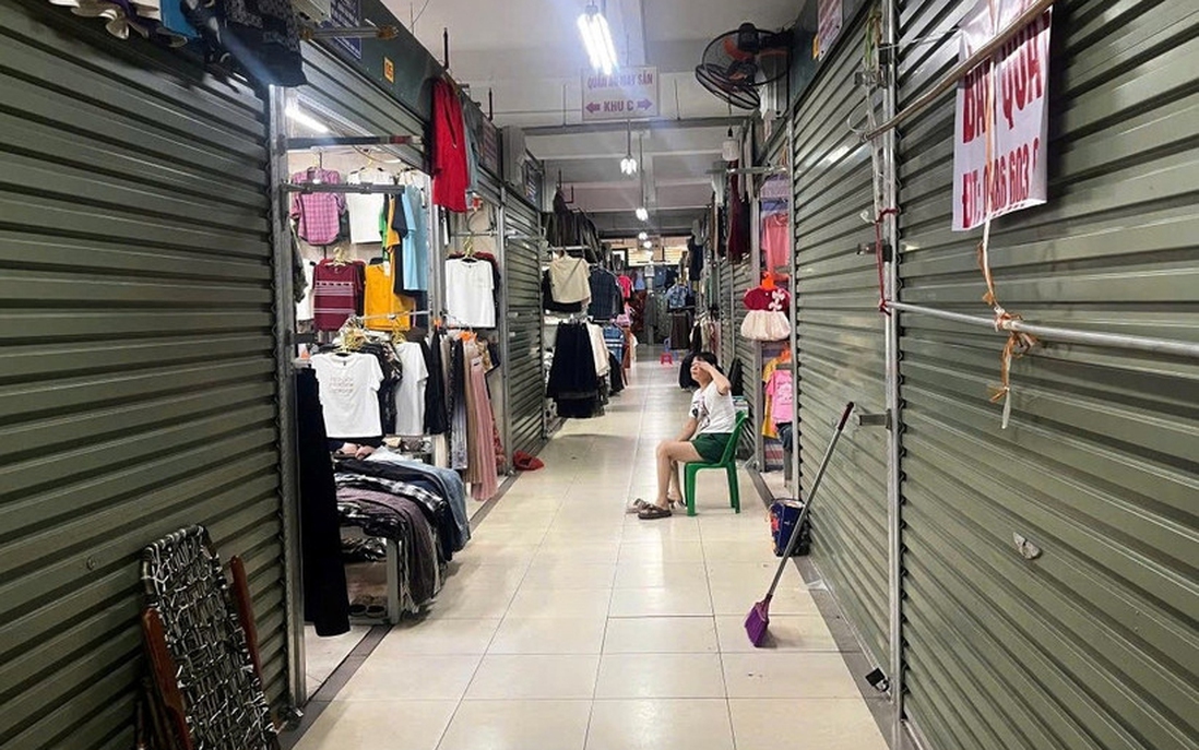 Tiểu thương đồng loạt đóng quầy vì hiệu ứng "sợ sai"