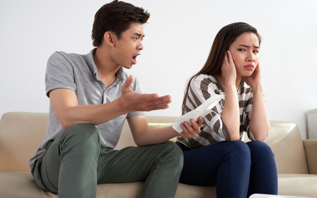Mâu thuẫn lập tức nổ ra sau khi cùng mua nhà "sống thử"