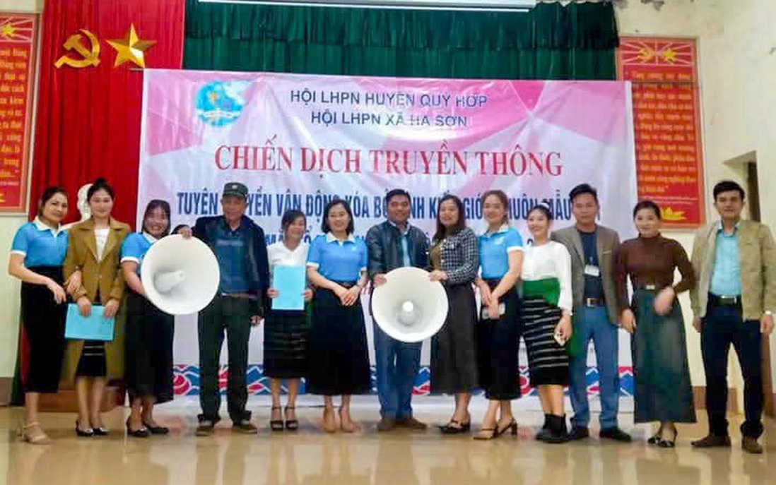 Nỗ lực xóa nghèo thông tin cho phụ nữ dân tộc thiểu số