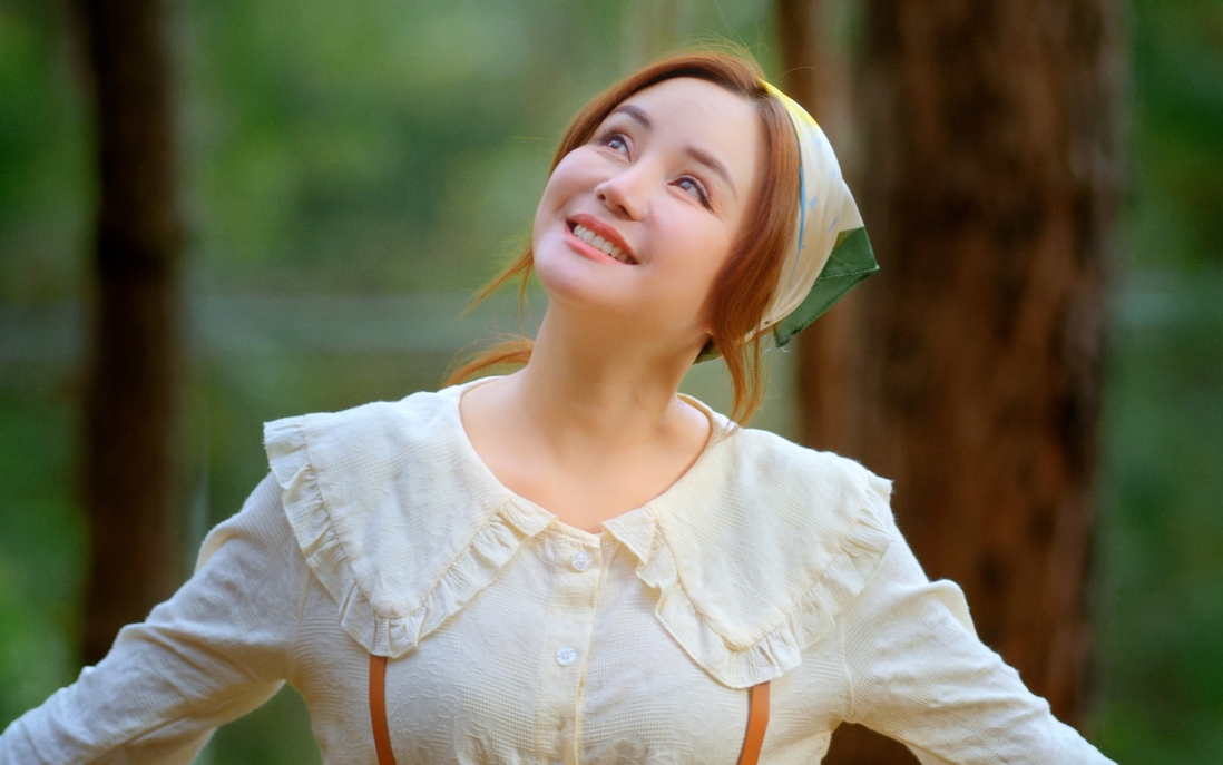 Ca sĩ Vy Oanh tái xuất với MV "Sống đơn giản thôi"
