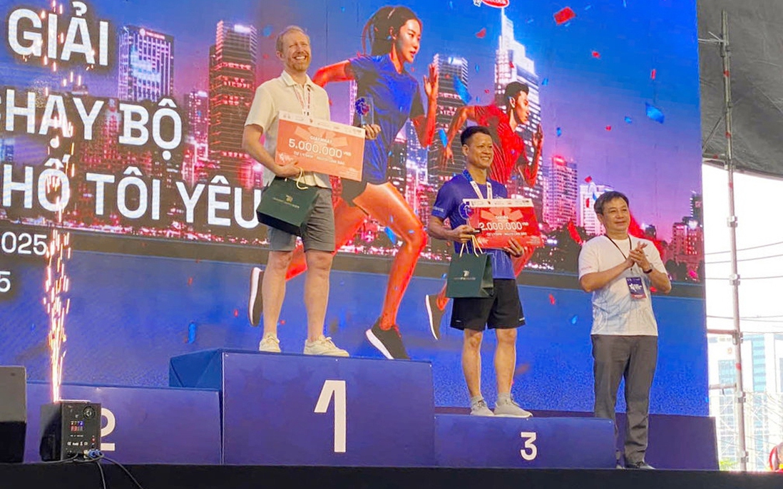 Đội Báo Phụ nữ Việt Nam đoạt giải 3 đi bộ - chạy bộ "Tự hào Thành phố tôi yêu"