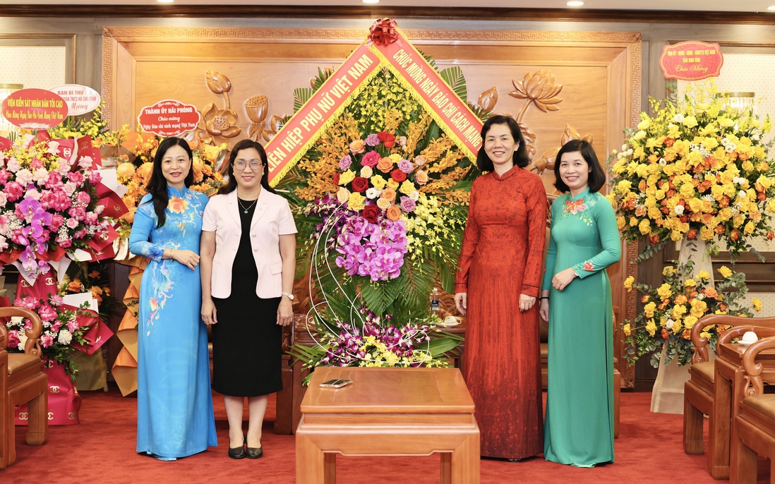 Hội LHPN Việt Nam chúc mừng Ban Tuyên giáo và Dân vận Trung ương